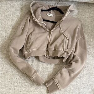 Elwood Cropped Hoodie